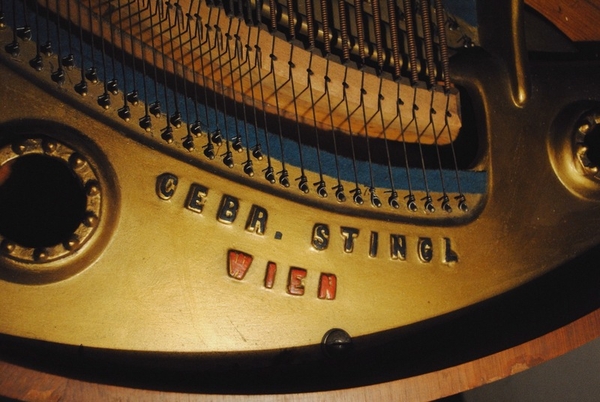 Продам антикварний австрійський рояль Gebrüder Stingl Wien 2