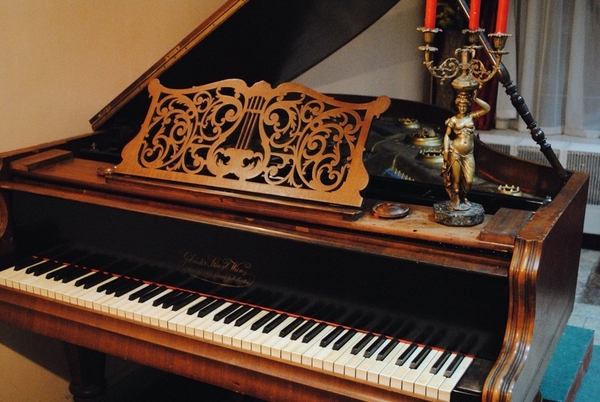 Продам антикварний австрійський рояль Gebrüder Stingl Wien