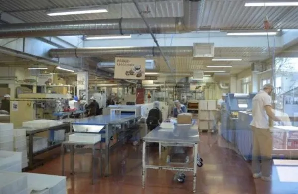 Рабочие на шоколадную фабрику Nestlé Suisse